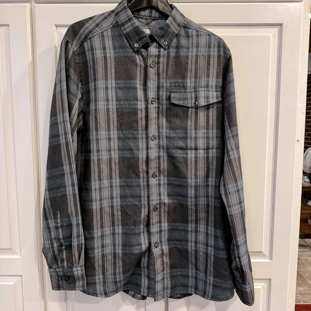 The North Face Men's Plaid Shirt -‎ Gray and Blue. Large